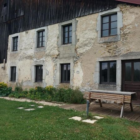 Appartement Meuble Agreable Au Coeur Du Massif Du Jura Malpas Экстерьер фото