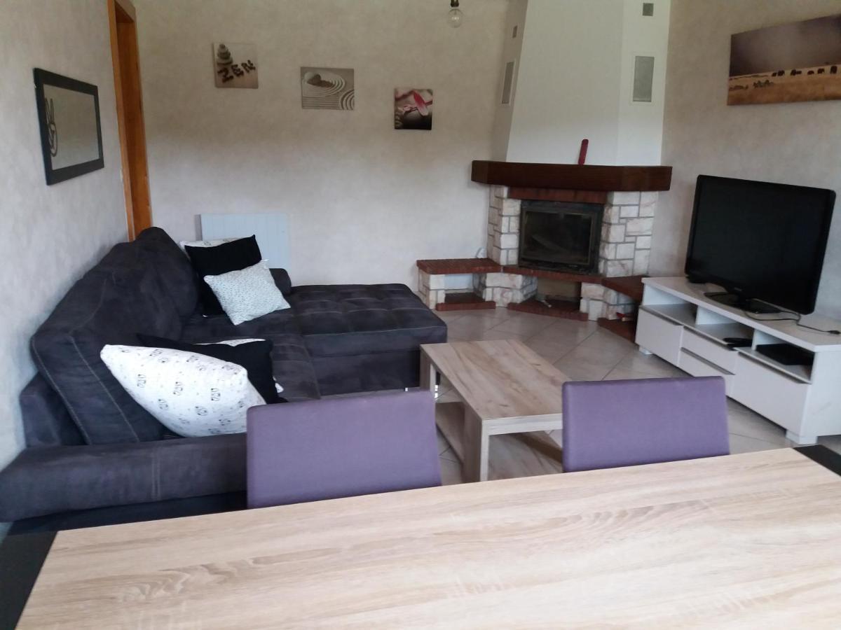 Appartement Meuble Agreable Au Coeur Du Massif Du Jura Malpas Экстерьер фото
